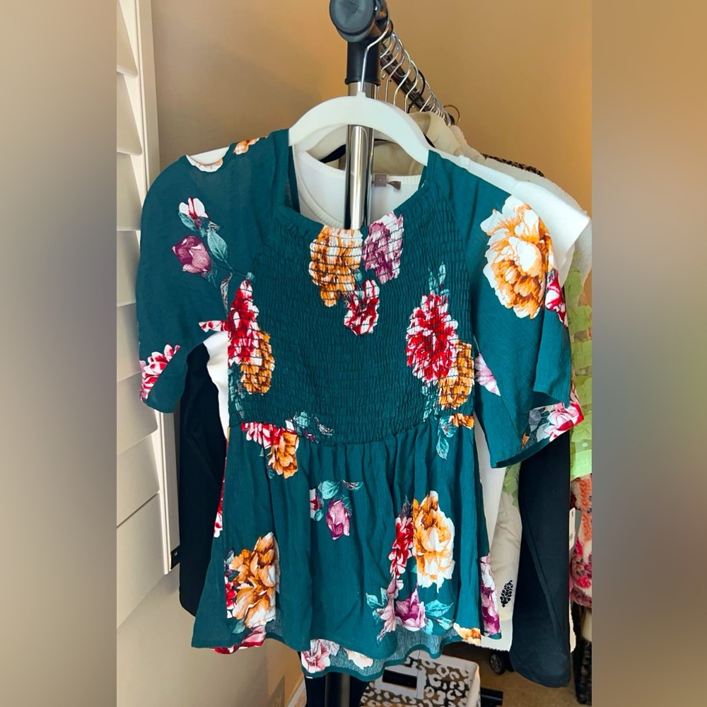 “Love, Alexa” Kids Floral Blouse!💐